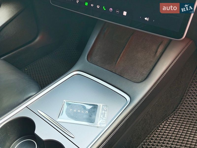 Седан Tesla Model 3 2020 в Николаеве