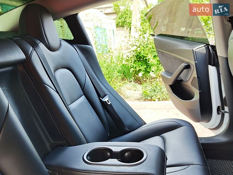 Седан Tesla Model 3 2020 в Николаеве