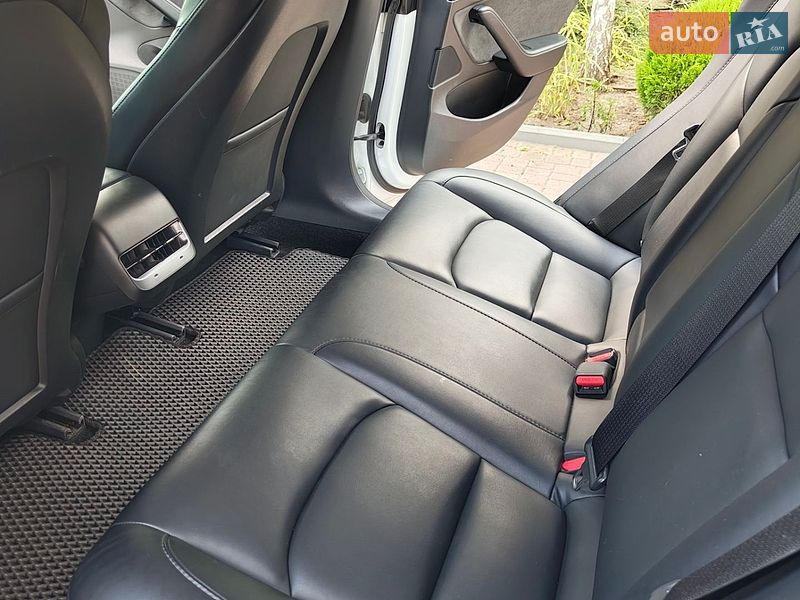 Седан Tesla Model 3 2020 в Николаеве