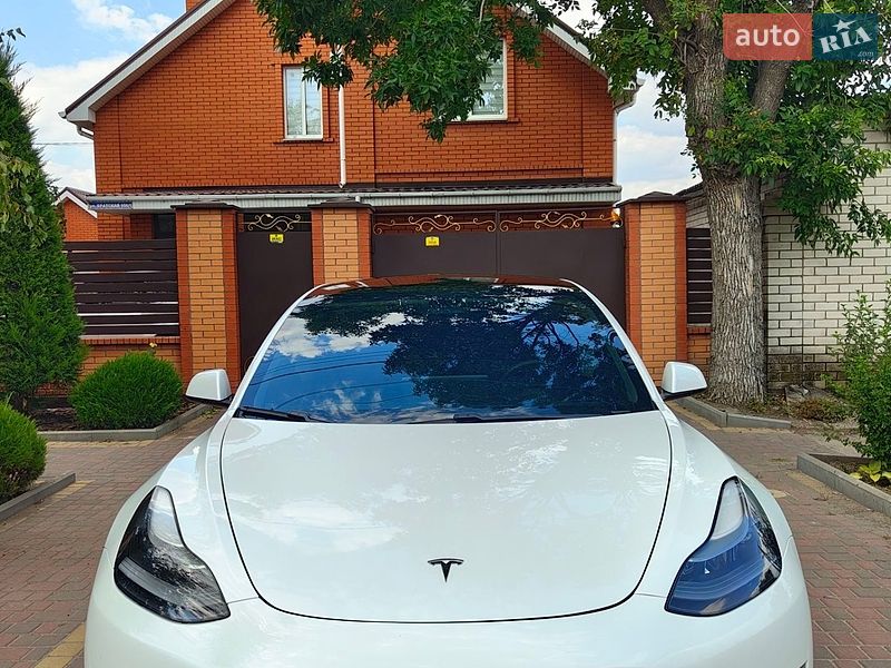 Седан Tesla Model 3 2020 в Николаеве