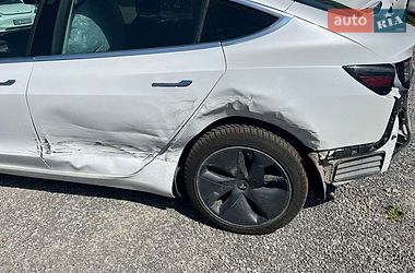 Седан Tesla Model 3 2019 в Львове