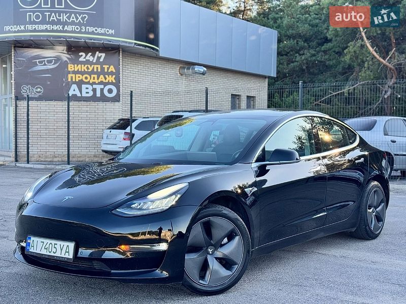 Седан Tesla Model 3 2019 в Львове