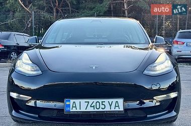 Седан Tesla Model 3 2019 в Львове