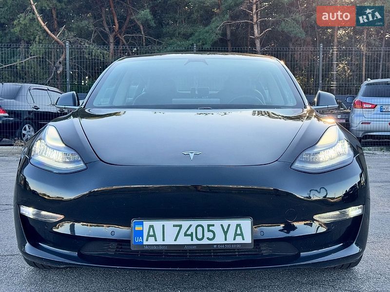 Седан Tesla Model 3 2019 в Львове