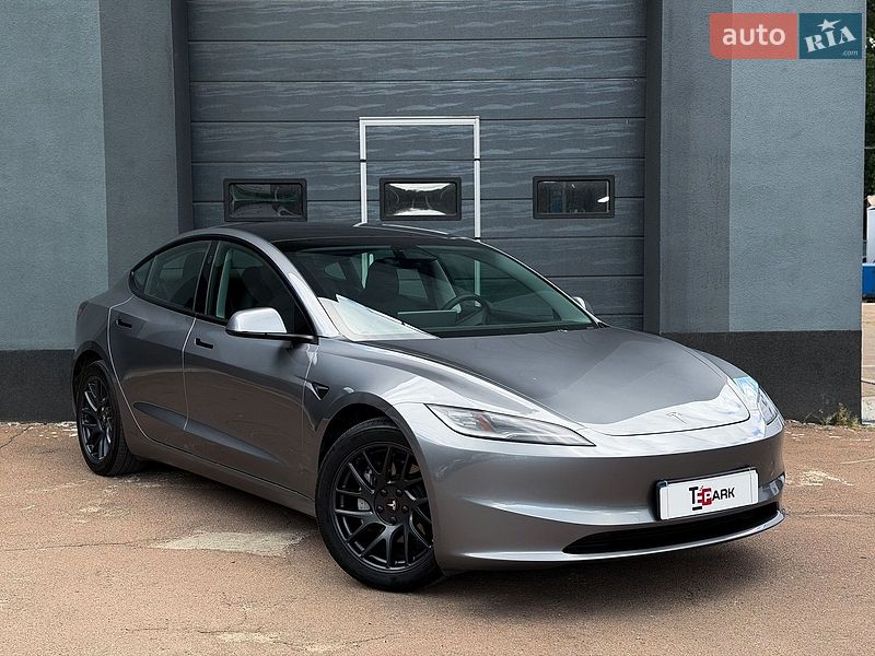 Tesla Model 3 2024