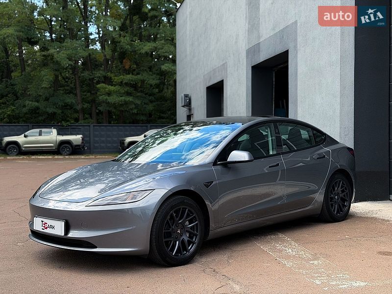 Седан Tesla Model 3 2024 в Києві
