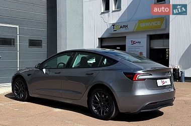 Седан Tesla Model 3 2024 в Києві
