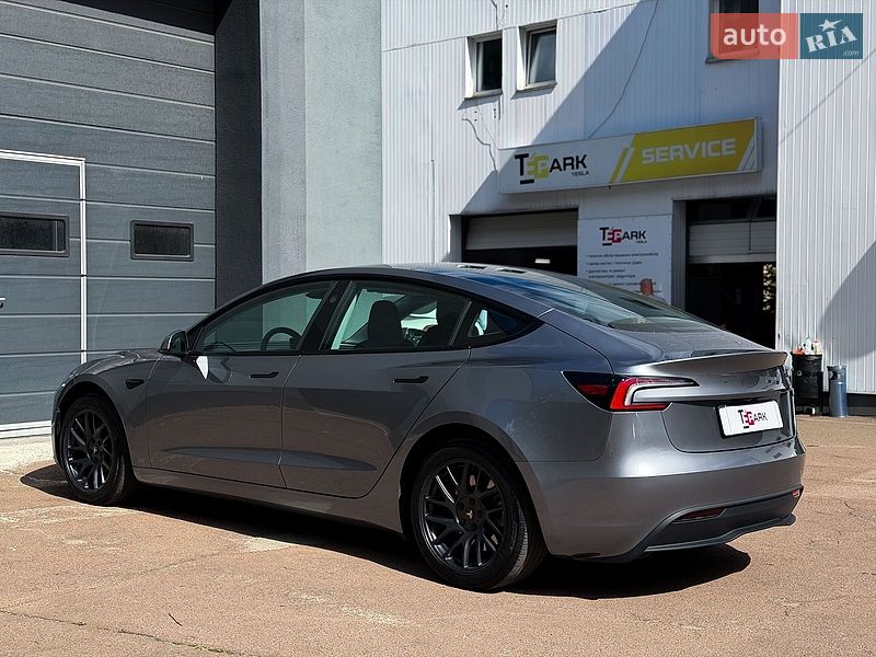 Седан Tesla Model 3 2024 в Києві