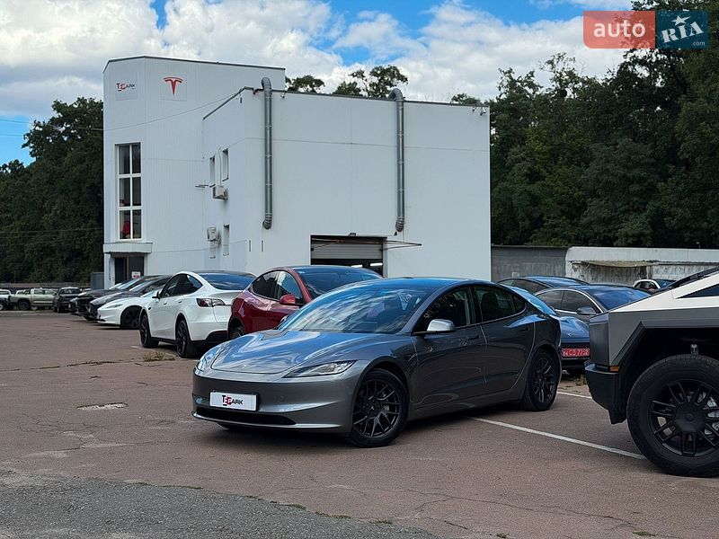 Седан Tesla Model 3 2024 в Києві