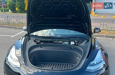 Седан Tesla Model 3 2018 в Киеве