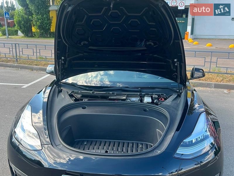 Седан Tesla Model 3 2018 в Киеве