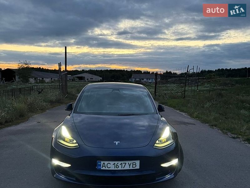 Седан Tesla Model 3 2022 в Ратным
