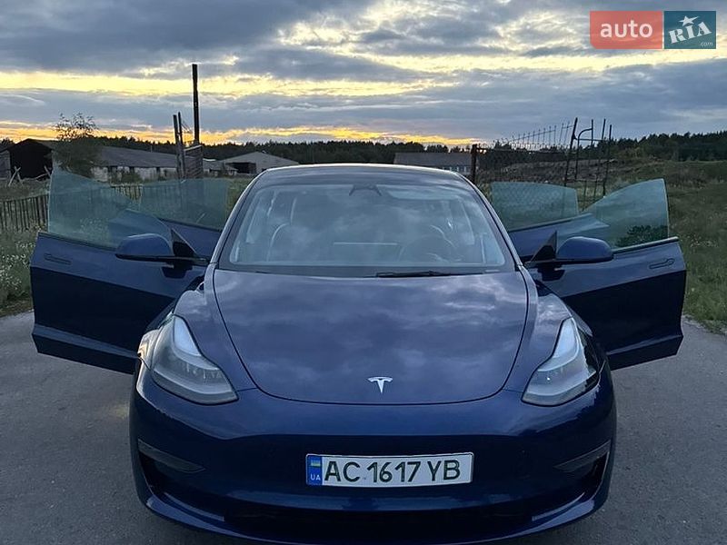 Седан Tesla Model 3 2022 в Ратным