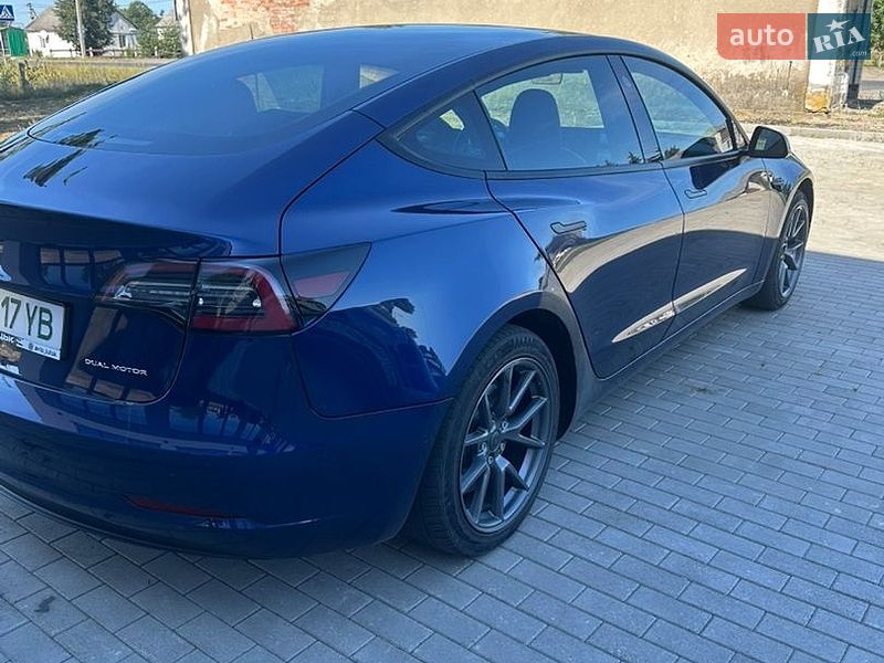 Седан Tesla Model 3 2022 в Ратным