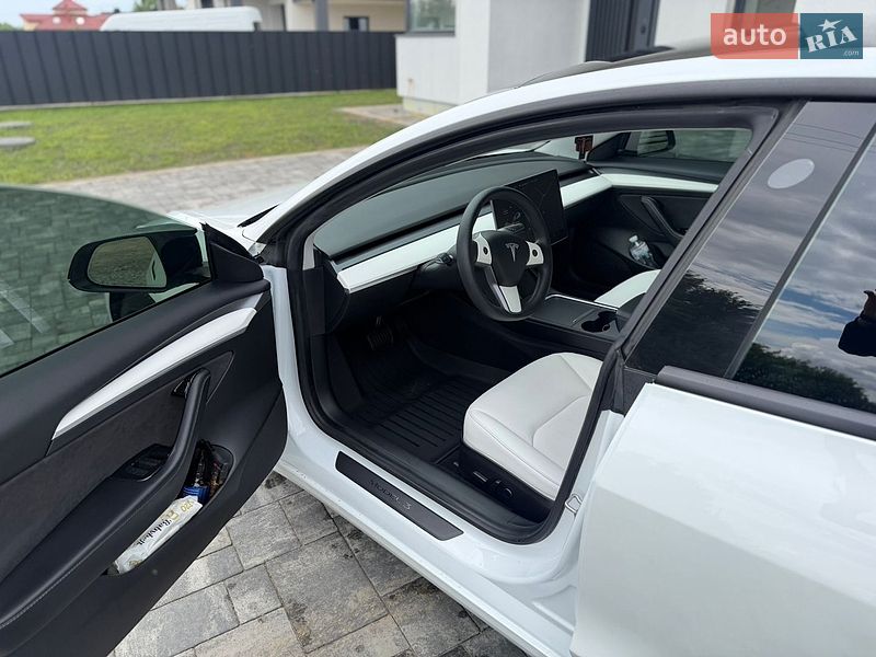 Седан Tesla Model 3 2021 в Яворові