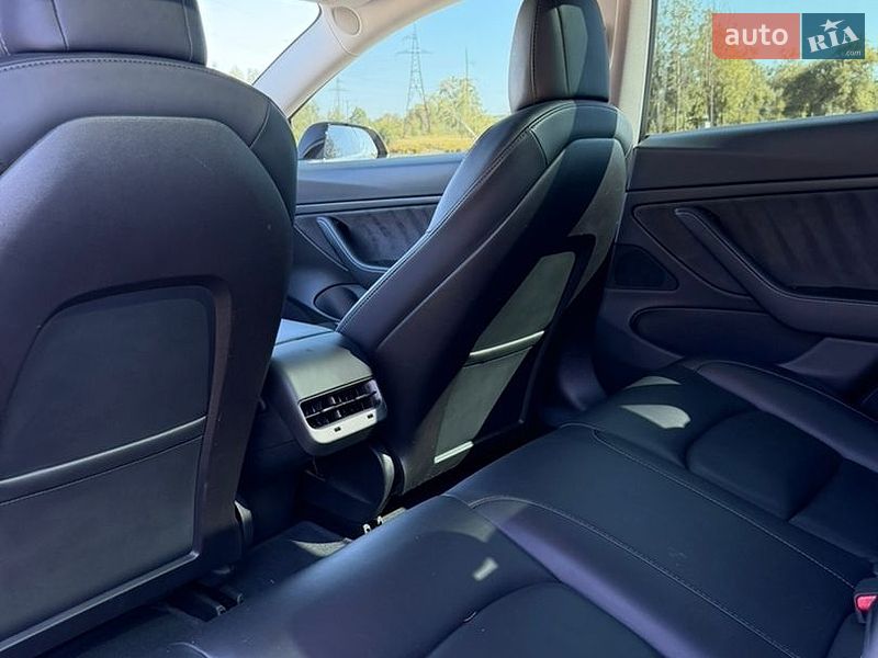 Седан Tesla Model 3 2020 в Кам'янці-Бузькій