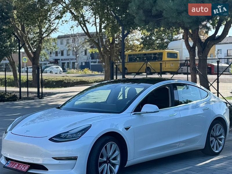 Седан Tesla Model 3 2019 в Луцке