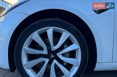 Седан Tesla Model 3 2019 в Луцке