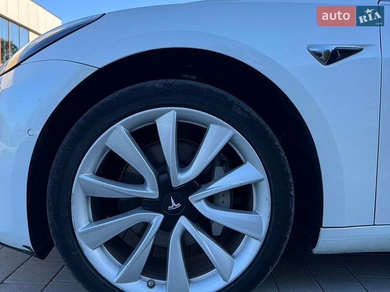 Седан Tesla Model 3 2019 в Луцке