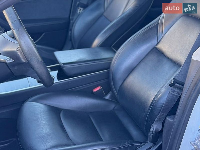 Седан Tesla Model 3 2019 в Луцке