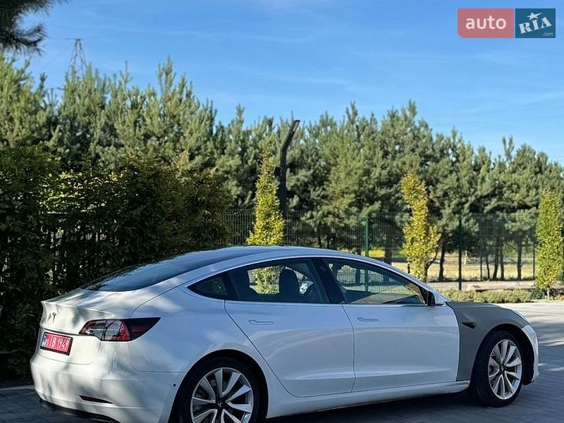Седан Tesla Model 3 2019 в Луцке