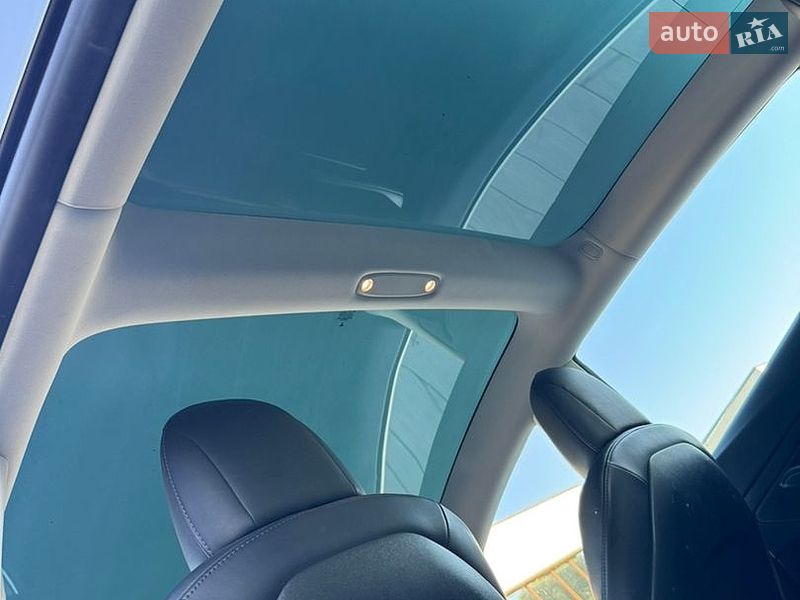 Седан Tesla Model 3 2019 в Луцке