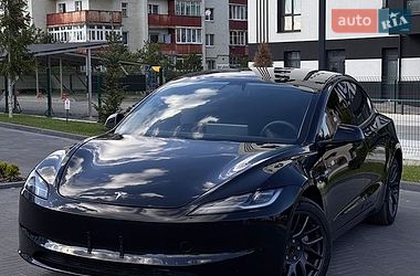 Седан Tesla Model 3 2025 в Долине
