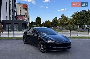 Седан Tesla Model 3 2025 в Долине