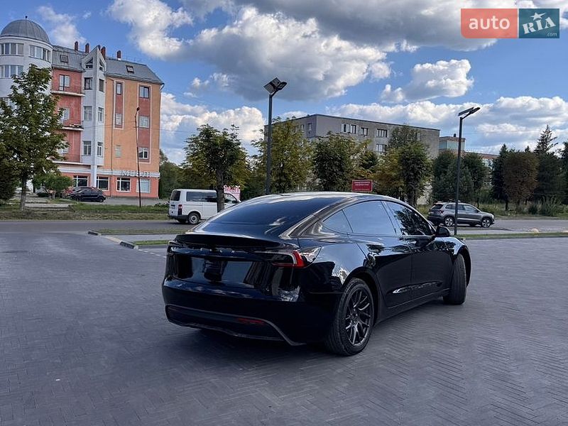 Седан Tesla Model 3 2025 в Долині фото 14 Седан Tesla Model 3 2025 в Долині