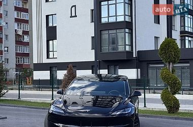 Седан Tesla Model 3 2025 в Долине