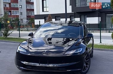 Седан Tesla Model 3 2025 в Долине