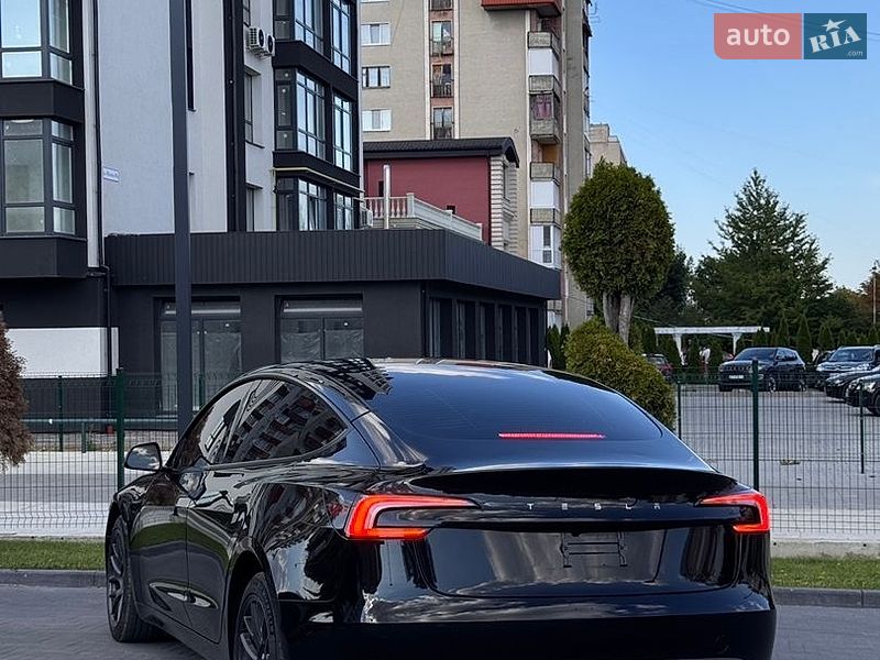 Седан Tesla Model 3 2025 в Долині фото 25 Седан Tesla Model 3 2025 в Долині