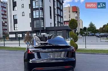 Седан Tesla Model 3 2025 в Долине