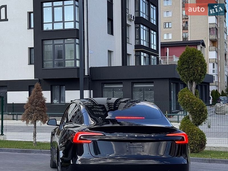 Седан Tesla Model 3 2025 в Долині фото 28 Седан Tesla Model 3 2025 в Долині