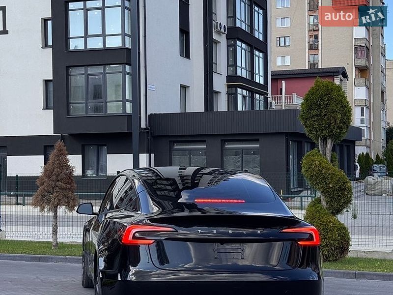 Седан Tesla Model 3 2025 в Долині фото 29 Седан Tesla Model 3 2025 в Долині