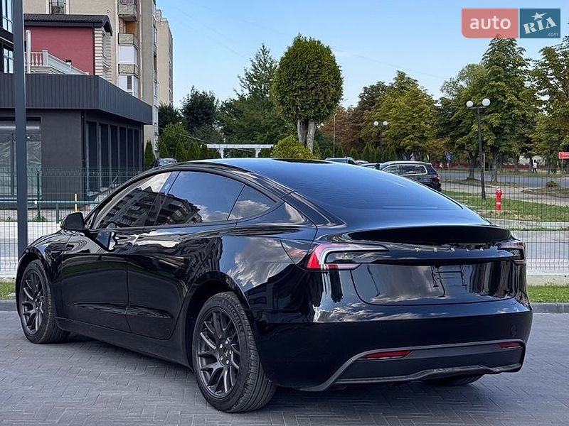 Седан Tesla Model 3 2025 в Долині фото 31 Седан Tesla Model 3 2025 в Долині