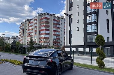 Седан Tesla Model 3 2025 в Долине