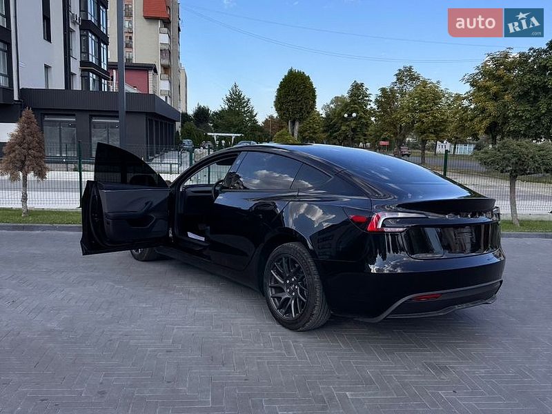Седан Tesla Model 3 2025 в Долині фото 34 Седан Tesla Model 3 2025 в Долині