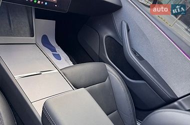 Седан Tesla Model 3 2025 в Долине