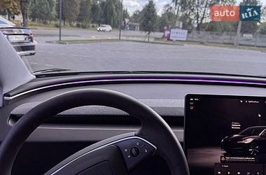 Седан Tesla Model 3 2025 в Долині фото 36 Седан Tesla Model 3 2025 в Долині