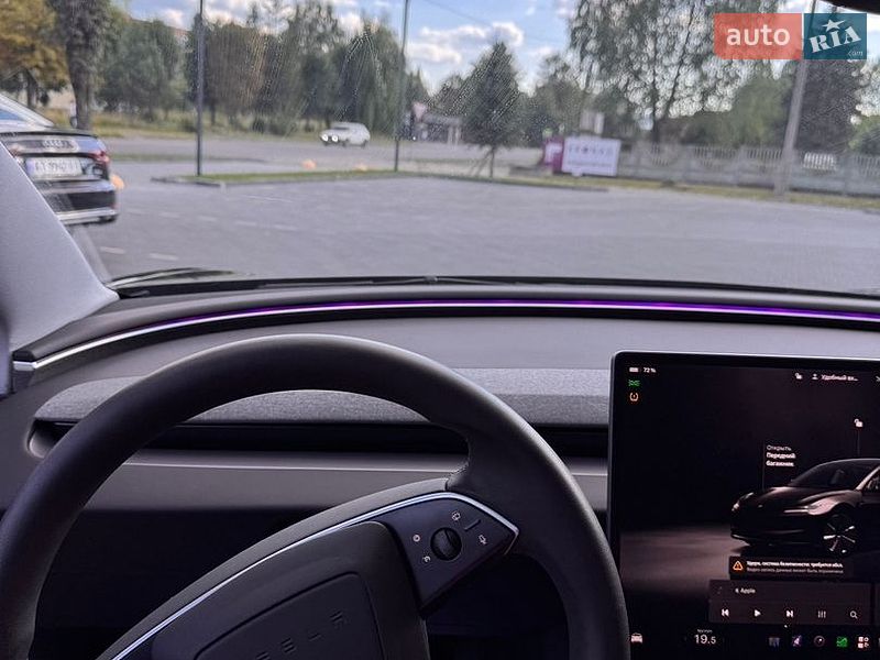 Седан Tesla Model 3 2025 в Долині фото 36 Седан Tesla Model 3 2025 в Долині