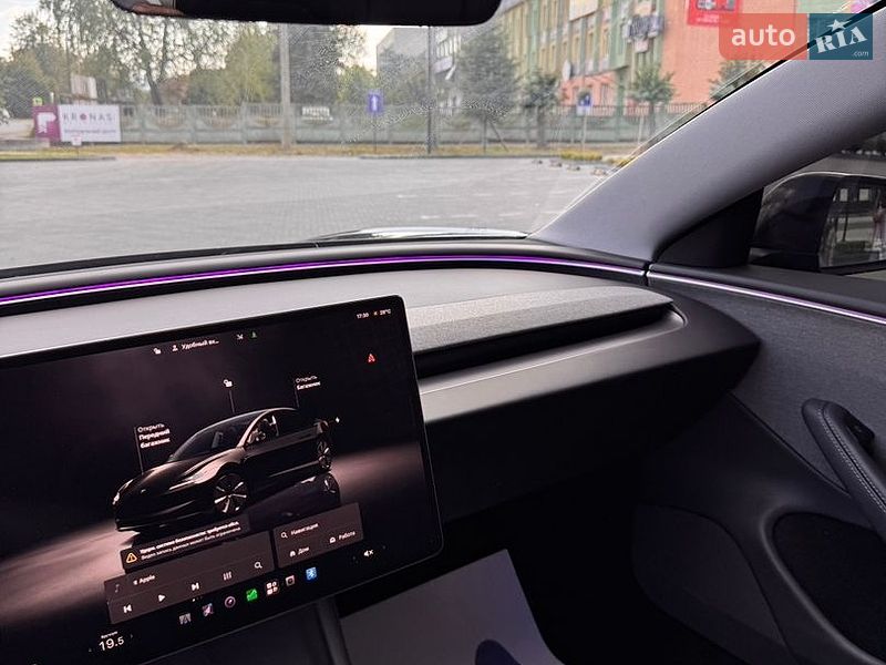 Седан Tesla Model 3 2025 в Долині фото 37 Седан Tesla Model 3 2025 в Долині