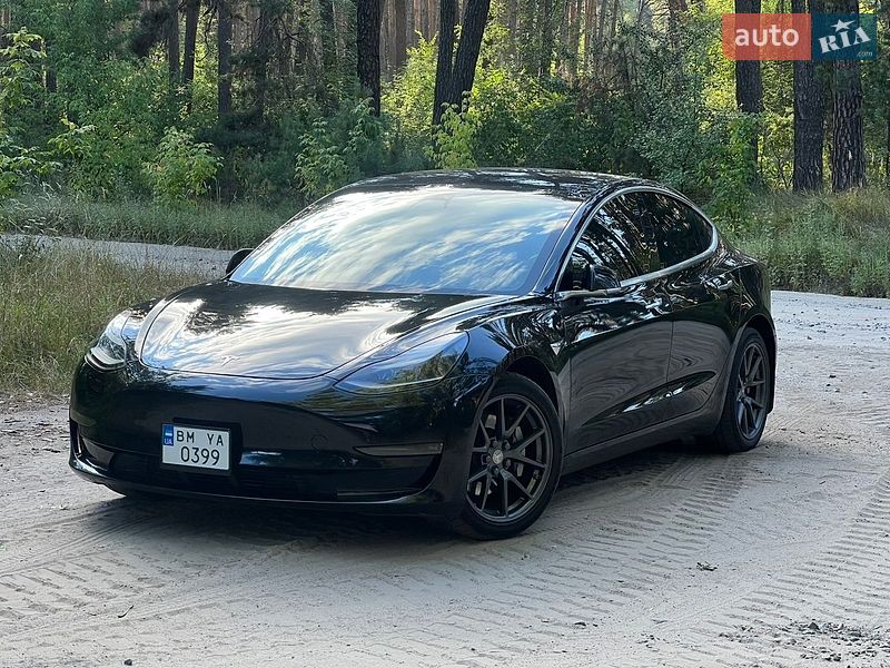 Седан Tesla Model 3 2019 в Охтирці