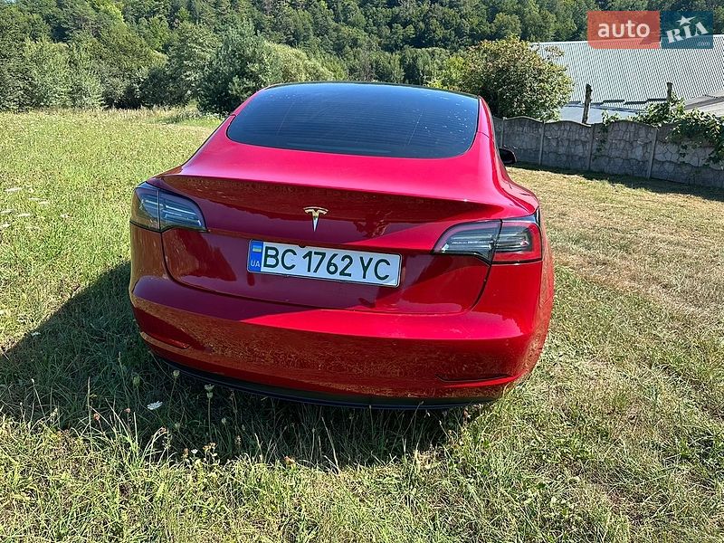 Седан Tesla Model 3 2021 в Львове