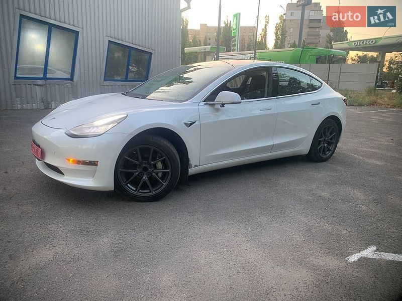 Седан Tesla Model 3 2018 в Николаеве