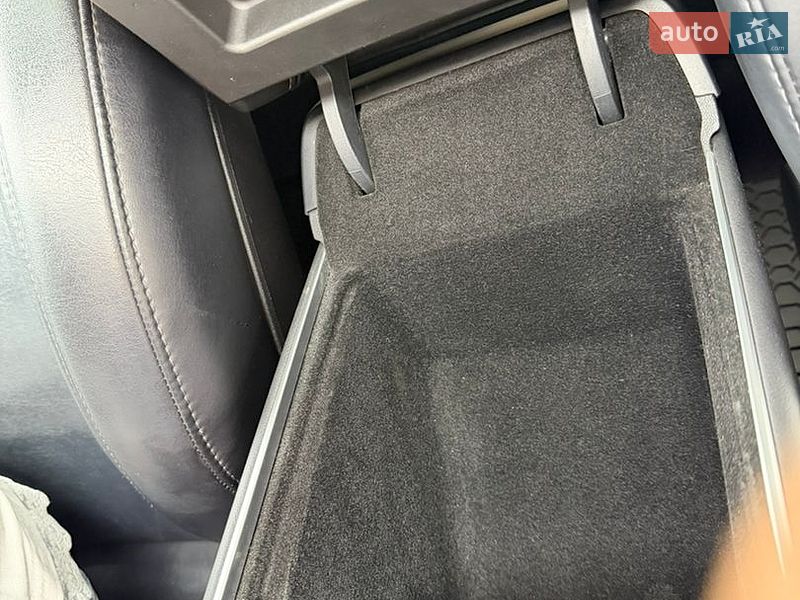 Седан Tesla Model 3 2018 в Львове