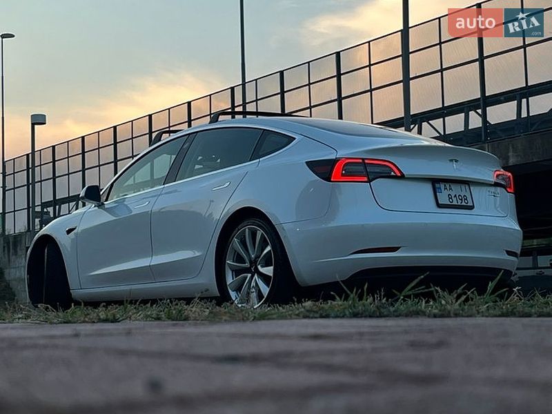 Седан Tesla Model 3 2018 в Киеве