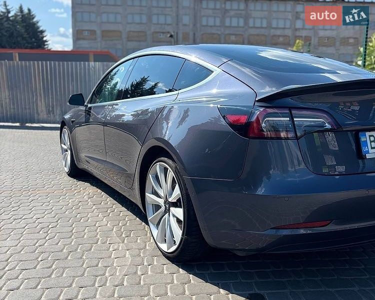 Седан Tesla Model 3 2019 в Кропивницькому