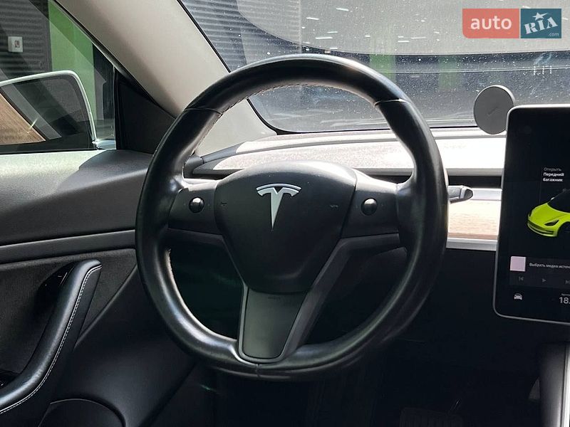 Седан Tesla Model 3 2018 в Киеве