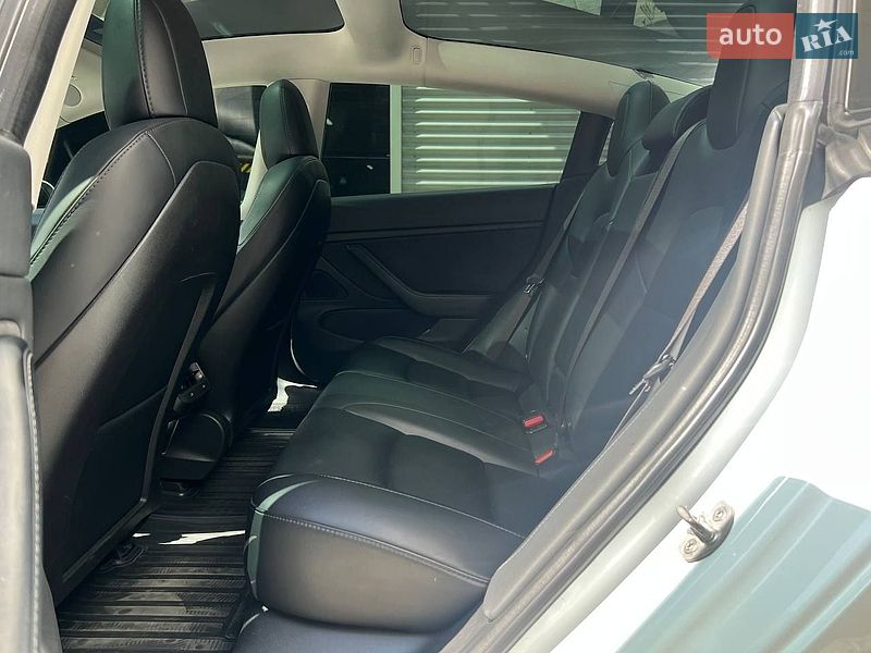 Седан Tesla Model 3 2018 в Киеве